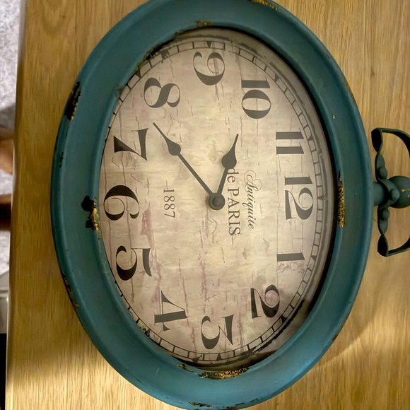Rustic Clock - Picture 2 of 4